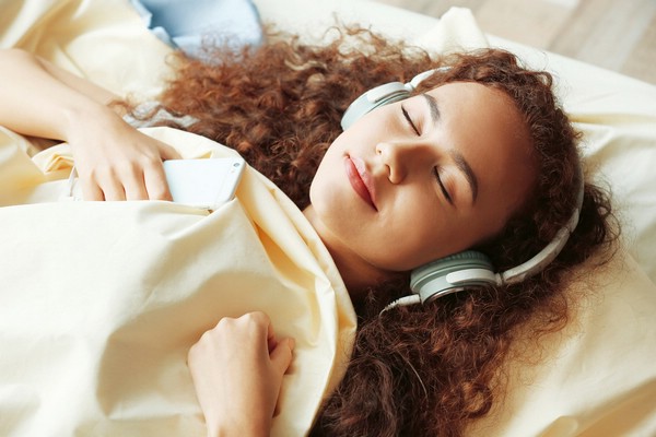 Прослушивание музыки перед сном